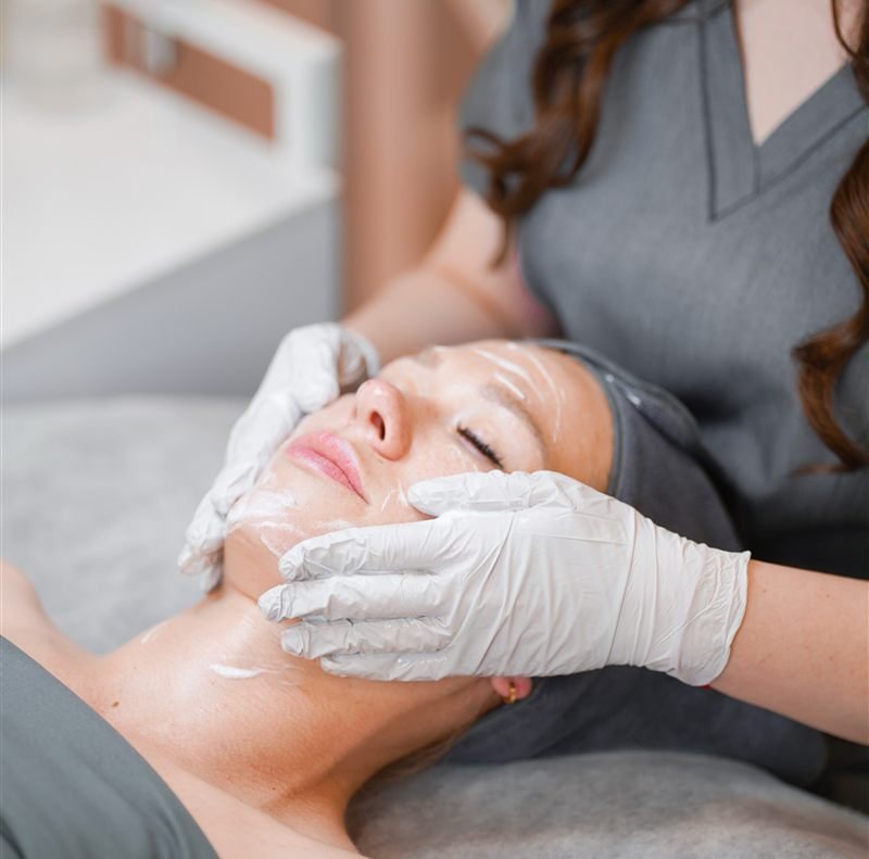 Glo2Facial in progress